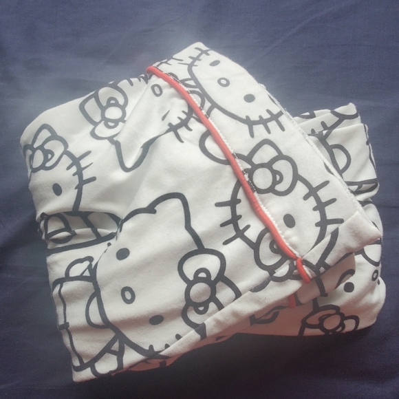 hello kitty pajama set - Picture 3 of 4